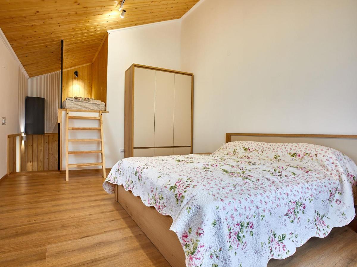 Private Apartment *